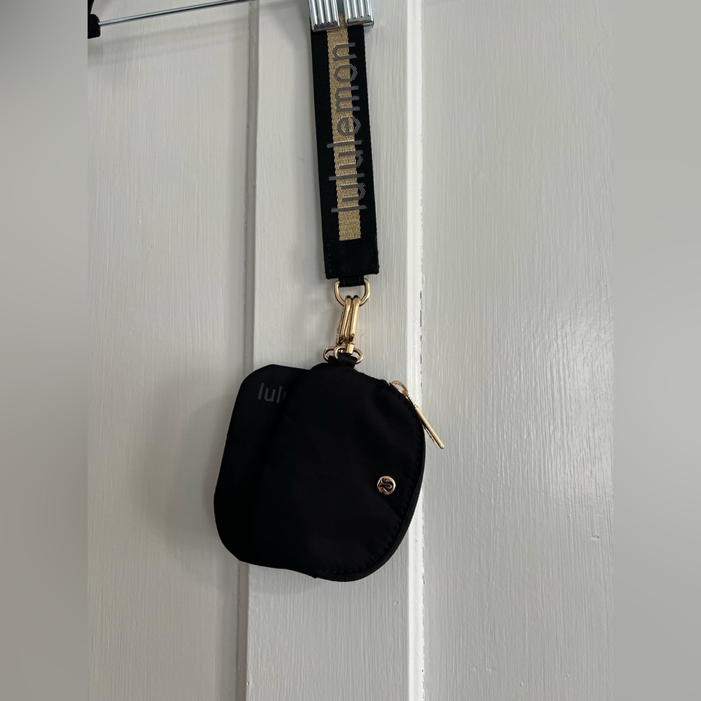 Lululemon Dual Pouch Wristlet **black & gold*** - Picture 6 of 7